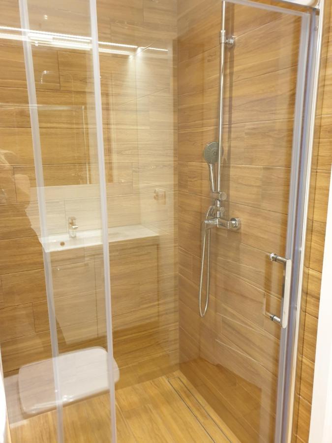 Maly Apartament W Zieleni Blisko Jeziora Sroda Wielkopolska Luaran gambar