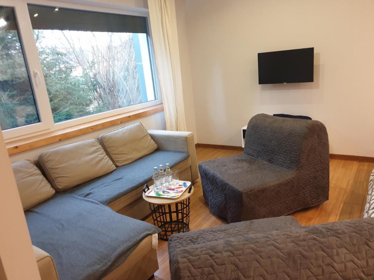 Maly Apartament W Zieleni Blisko Jeziora Sroda Wielkopolska Luaran gambar