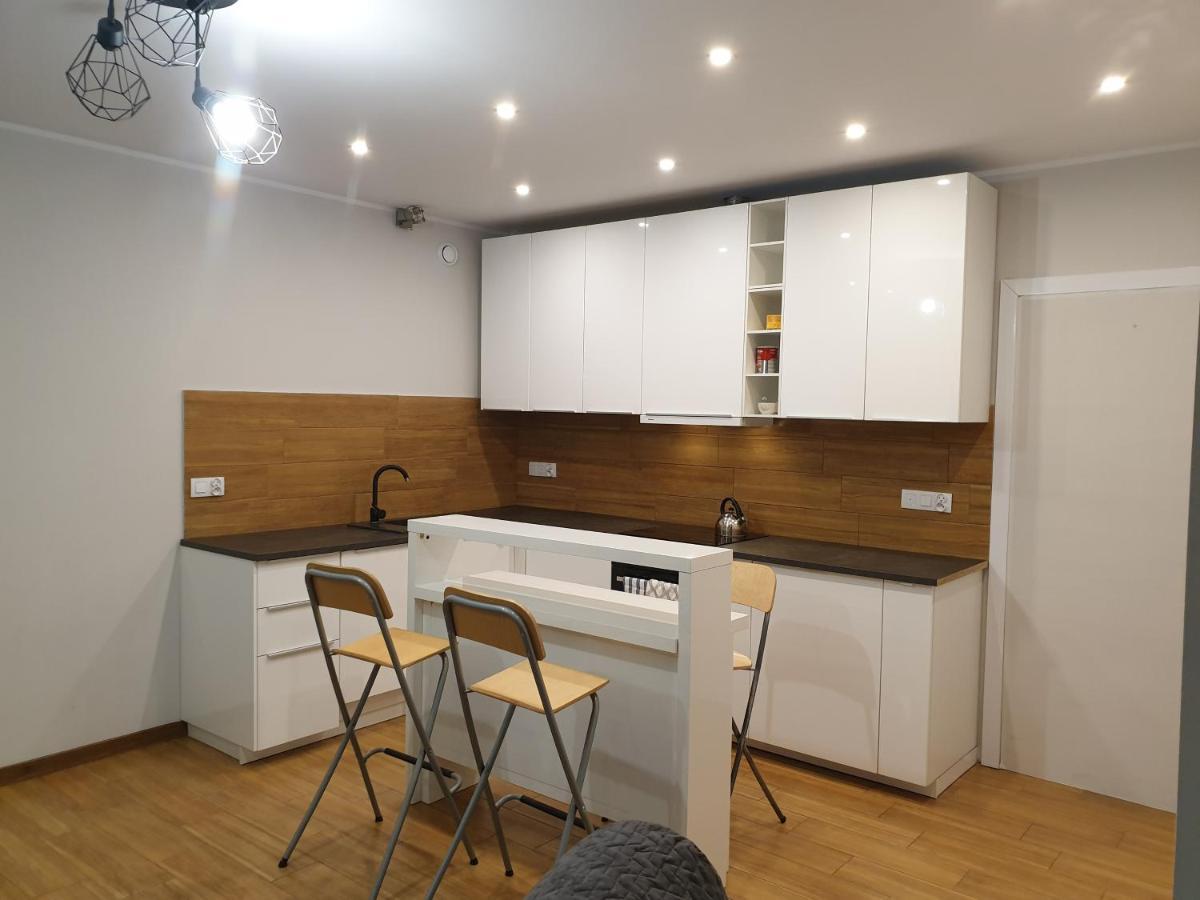 Maly Apartament W Zieleni Blisko Jeziora Sroda Wielkopolska Luaran gambar